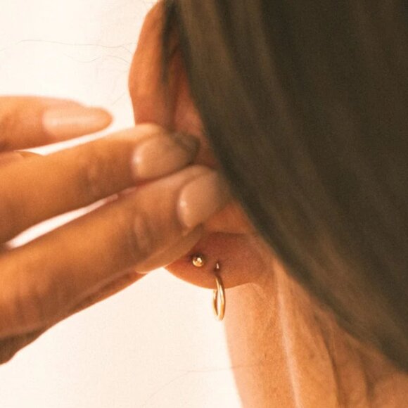 ⚡*NIB* Made By Mary Gold Vermeil Lightning Bolt Earrings Ball Back Live-in Studs - Picture 5 of 8